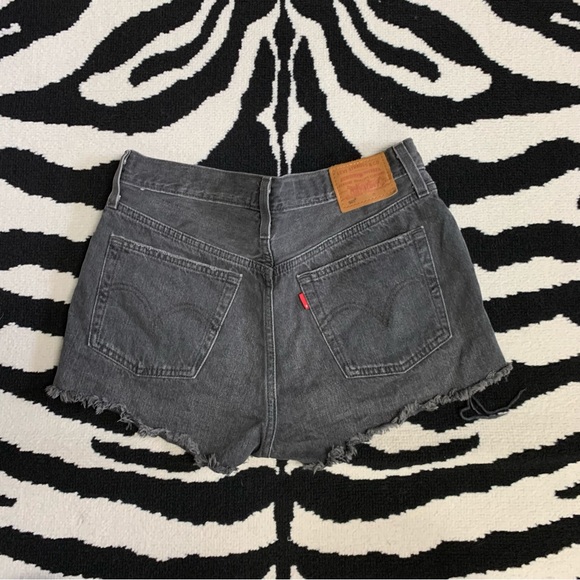 Levi’s Premium Original 501 Button Fly Jean Shorts Raw Hem Denim Size 27 - Picture 8 of 16